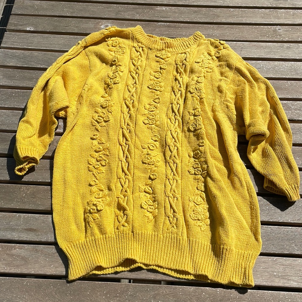 Vintage 80s 90s Yellow Rosette cottagecore elbow sleeve sweater